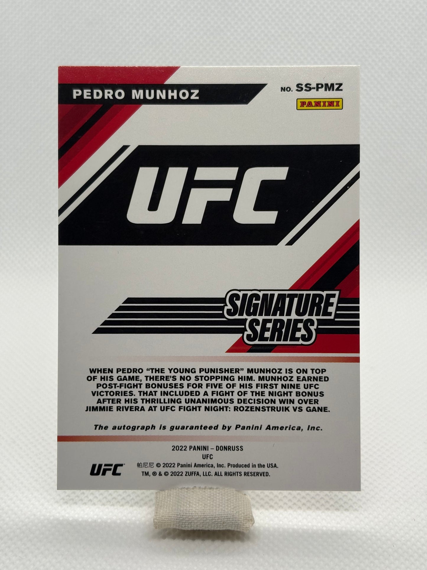 Pedro Munhoz Signature Series Auto Green Holo #SS-PMZ | 2022 Panini Donruss UFC